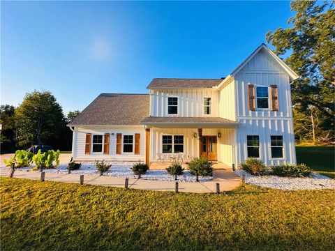 692 White Hill School Road Commerce GA 30529