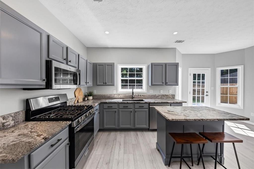 5195 Oaks Landing Court
