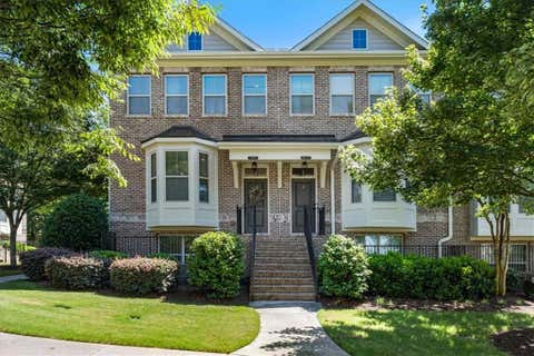 Townhouse For Sale - 7990 Willoughby Court<br/> Alpharetta, GA 30005