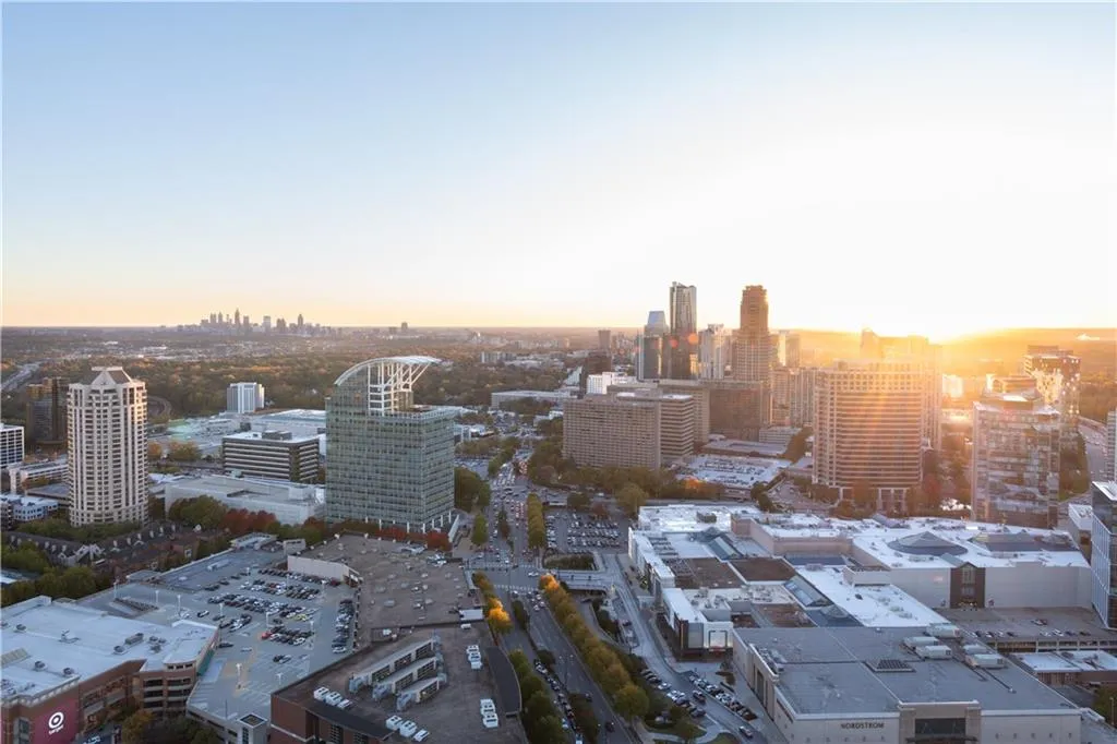 Atlanta, Georgia 30326, United States, 3 Bedrooms Bedrooms, ,4 BathroomsBathrooms,Residential,Active,8700