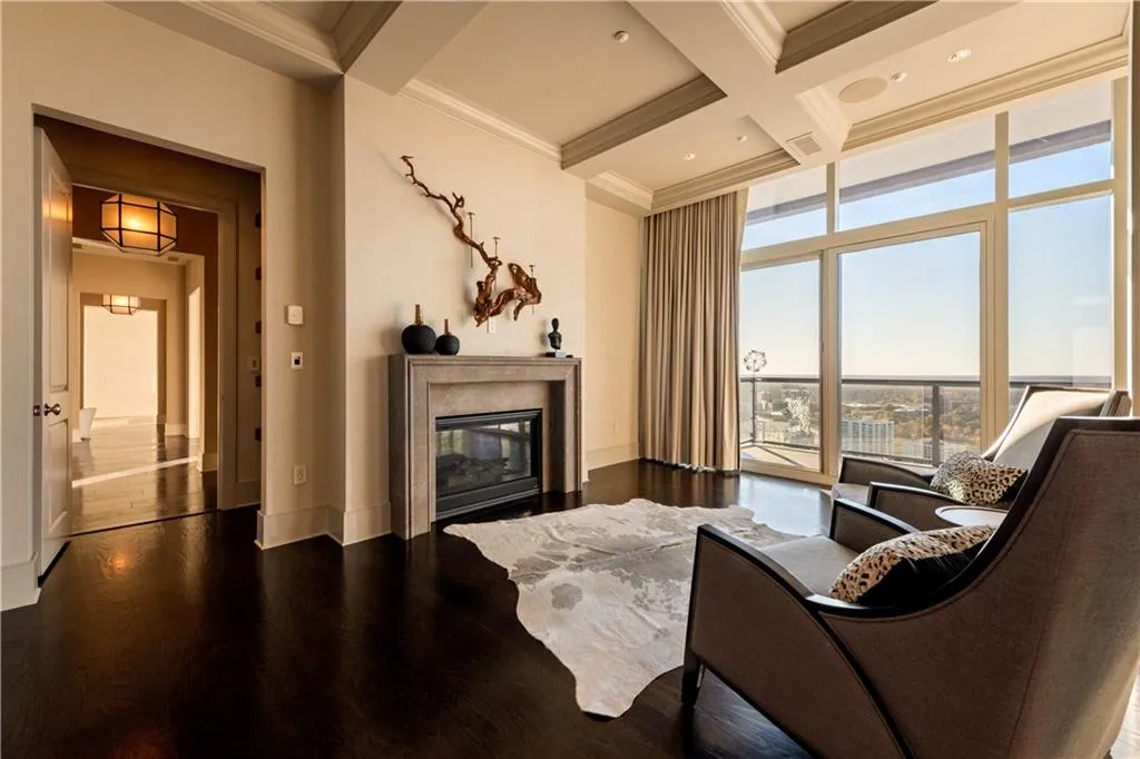 Atlanta, Georgia 30326, United States, 3 Bedrooms Bedrooms, ,4 BathroomsBathrooms,Residential,Active,8700