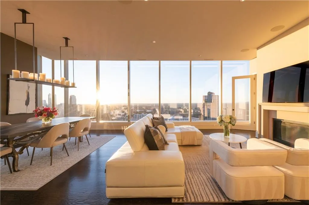 Atlanta, Georgia 30326, United States, 3 Bedrooms Bedrooms, ,4 BathroomsBathrooms,Residential,Active,8700