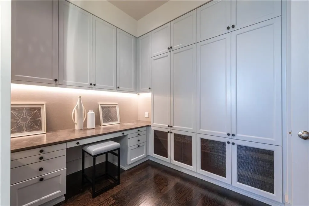 Atlanta, Georgia 30326, United States, 3 Bedrooms Bedrooms, ,4 BathroomsBathrooms,Residential,Active,8700