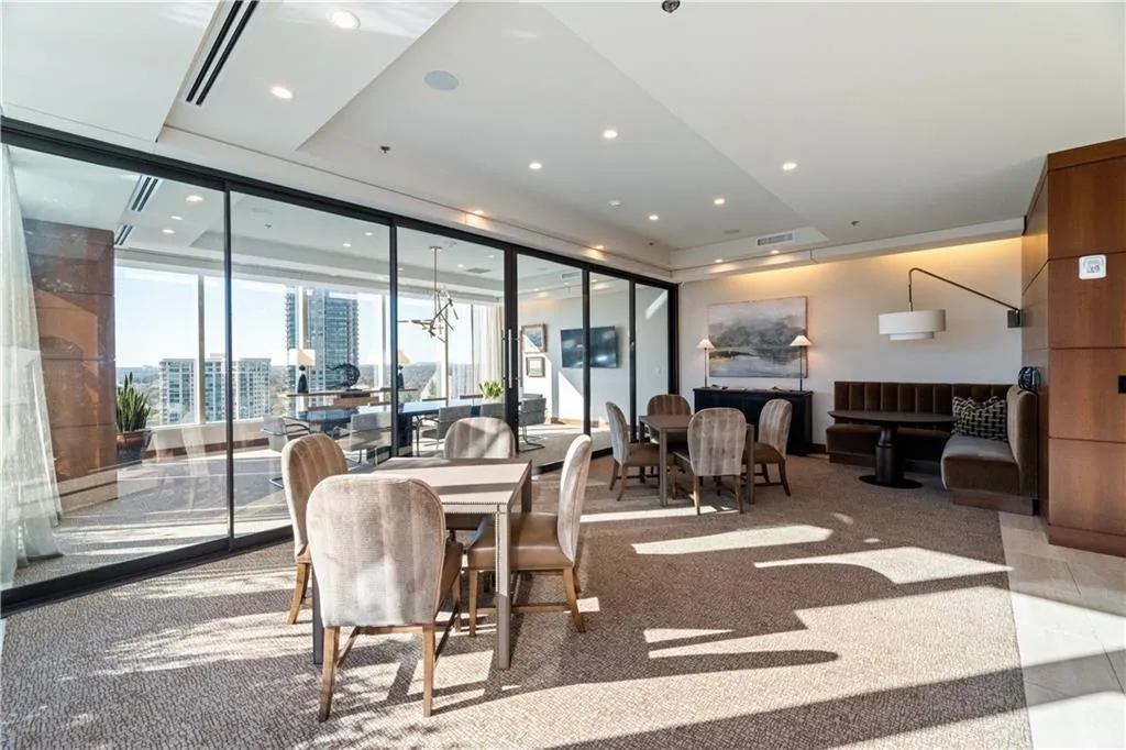 Atlanta, Georgia 30326, United States, 3 Bedrooms Bedrooms, ,4 BathroomsBathrooms,Residential,Active,8700