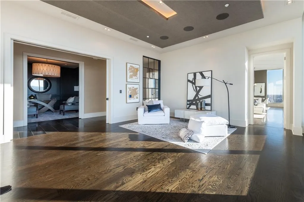 Atlanta, Georgia 30326, United States, 3 Bedrooms Bedrooms, ,4 BathroomsBathrooms,Residential,Active,8700