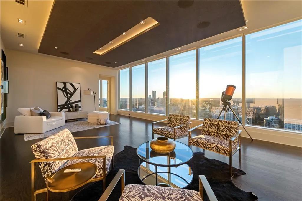 Atlanta, Georgia 30326, United States, 3 Bedrooms Bedrooms, ,4 BathroomsBathrooms,Residential,Active,8700