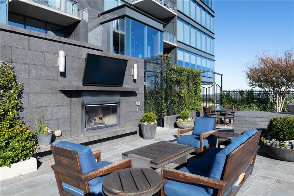 Atlanta, Georgia 30326, United States, 3 Bedrooms Bedrooms, ,4 BathroomsBathrooms,Residential,Active,8700