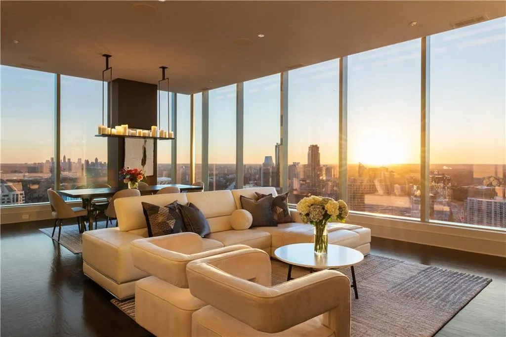 Atlanta, Georgia 30326, United States, 3 Bedrooms Bedrooms, ,4 BathroomsBathrooms,Residential,Active,8700