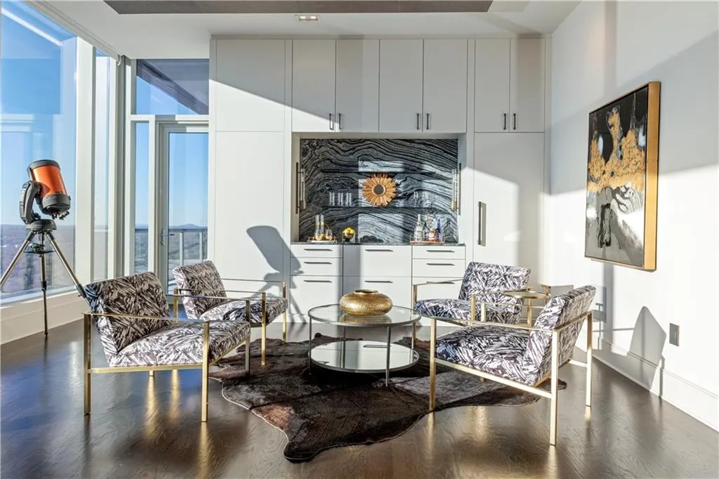 Atlanta, Georgia 30326, United States, 3 Bedrooms Bedrooms, ,4 BathroomsBathrooms,Residential,Active,8700