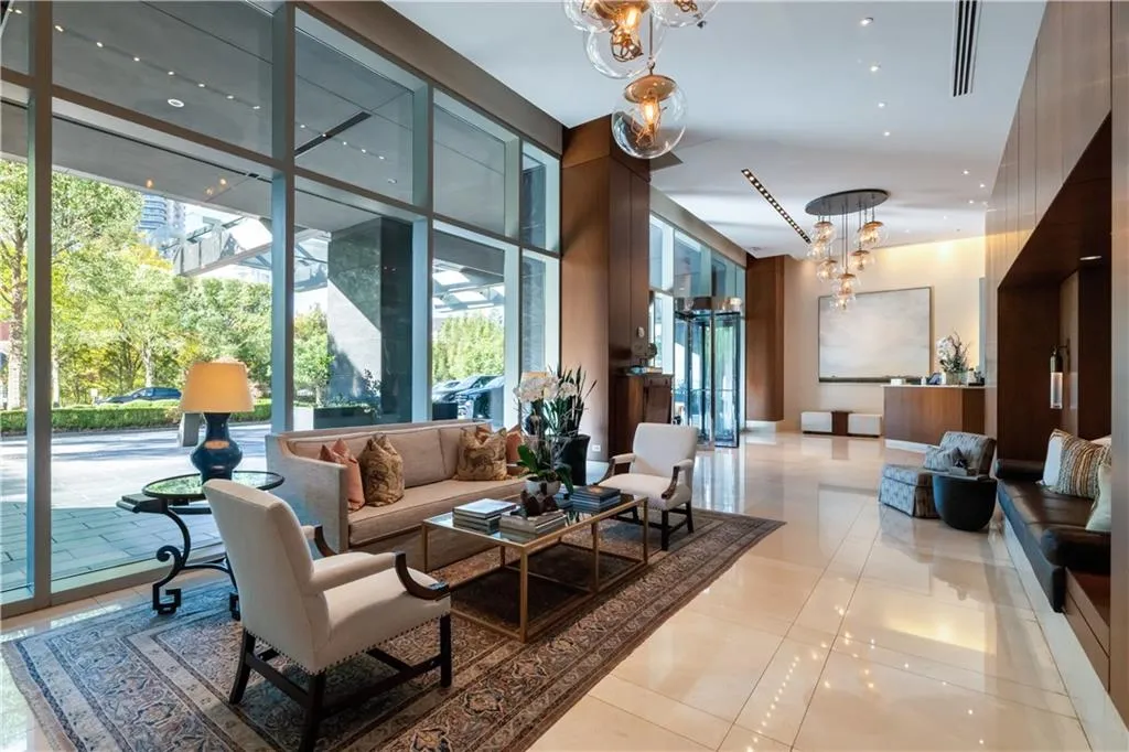 Atlanta, Georgia 30326, United States, 3 Bedrooms Bedrooms, ,4 BathroomsBathrooms,Residential,Active,8700