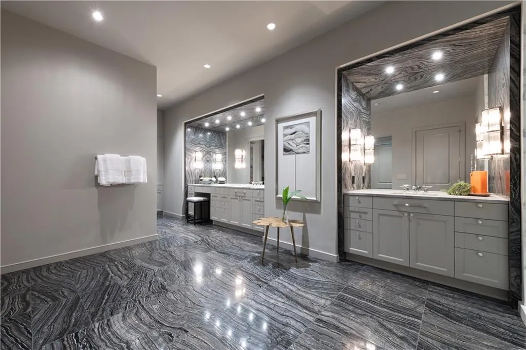 Atlanta, Georgia 30326, United States, 3 Bedrooms Bedrooms, ,4 BathroomsBathrooms,Residential,Active,8700