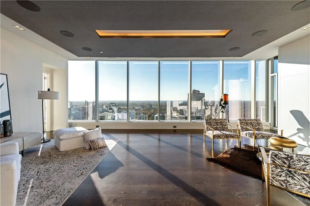 Atlanta, Georgia 30326, United States, 3 Bedrooms Bedrooms, ,4 BathroomsBathrooms,Residential,Active,8700