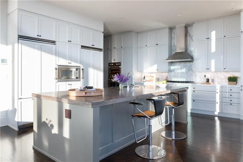 Atlanta, Georgia 30326, United States, 3 Bedrooms Bedrooms, ,4 BathroomsBathrooms,Residential,Active,8700