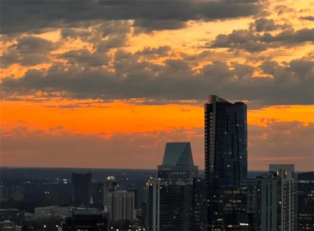 Atlanta, Georgia 30326, United States, 3 Bedrooms Bedrooms, ,4 BathroomsBathrooms,Residential,Active,8700