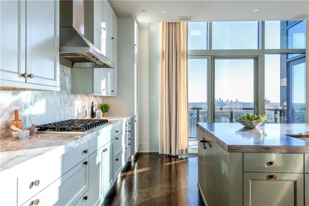 Atlanta, Georgia 30326, United States, 3 Bedrooms Bedrooms, ,4 BathroomsBathrooms,Residential,Active,8700