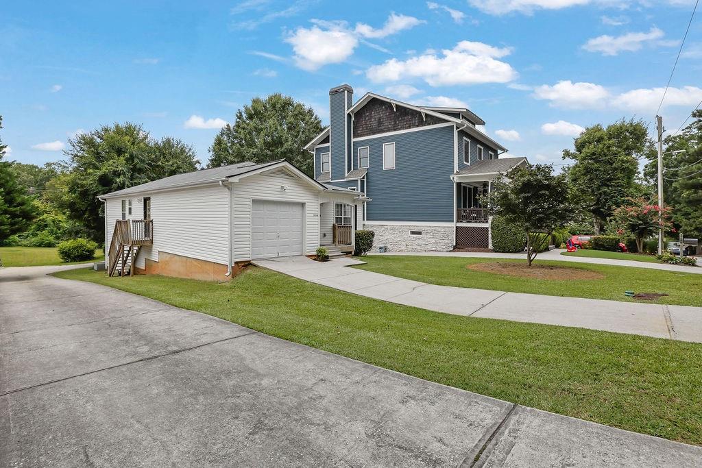 3126 Lynwood Drive NE
