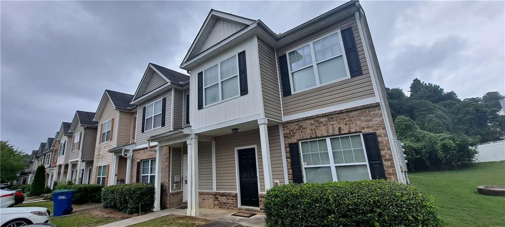 BEAUTIFUL AND PRIVATE TOWNHOME. Separate dining room. Kitchen with black appliances. Large living area with lots of sunlight from sliding glass door. Patio and storage room. Powder room on main. Upstairs is master suite with high ceilings, huge walk in closet, ensute bath. Two more bedrooms and bath as well as laundry room. Lots of space and very nice inside. Totally electric. Refreshing swimming pool and clubhouse. Minutes fom I 285 at Old National and Hartsfield Atlanta Airport. Must have good rental history, no pets, income of 3x rent. Application fee is $50.