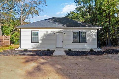 Homes For Sale - 908 Emory Street<br/> Oxford, GA 30054