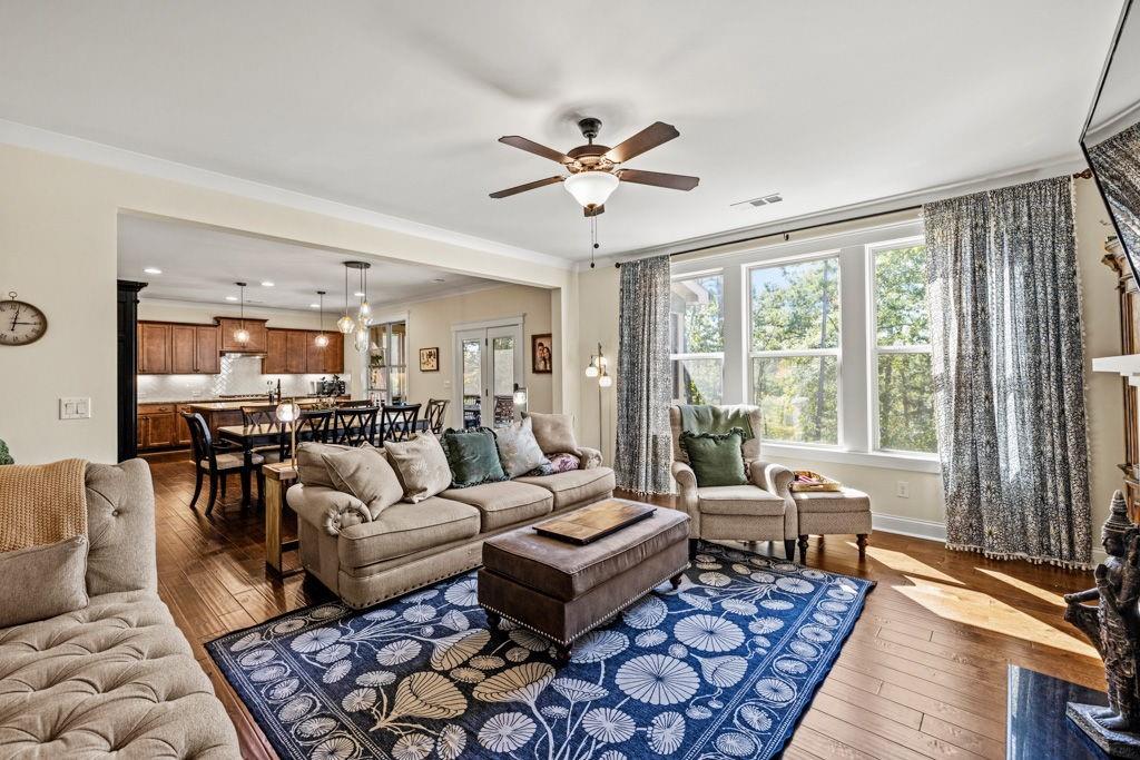 7143 LAKE EDGE Drive