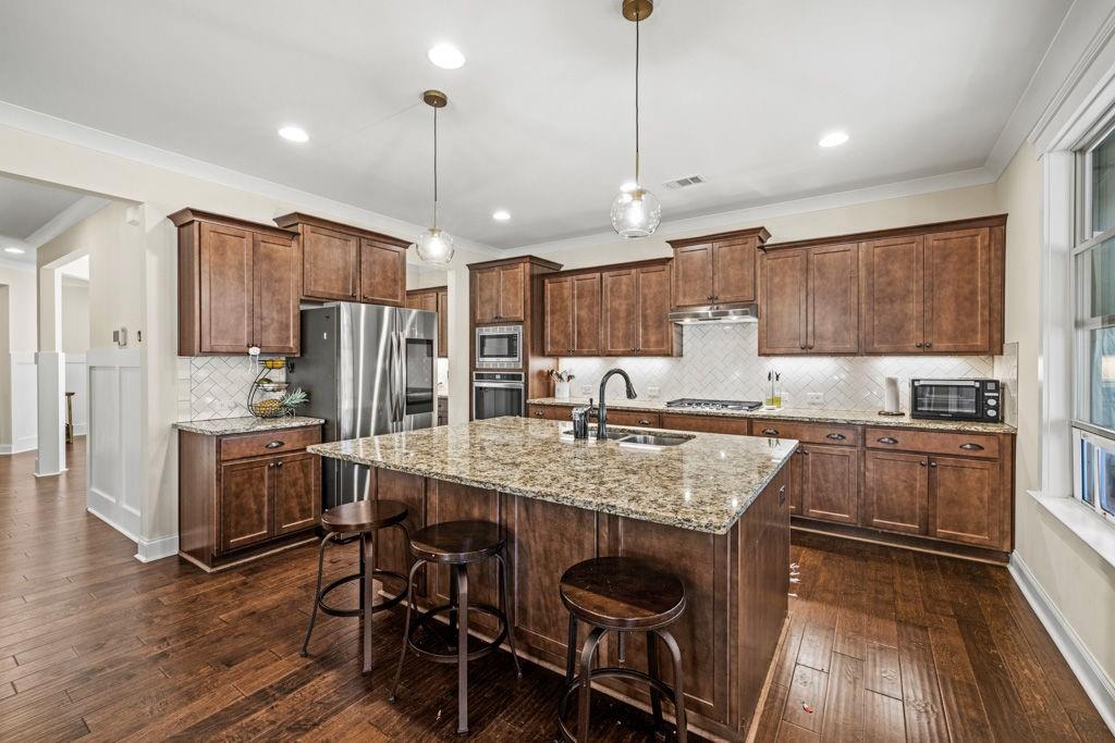 7143 LAKE EDGE Drive