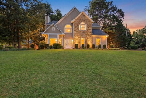 Homes For Sale - 2084 York River Way<br/> Gwinnett County, Suwanee, GA 30024