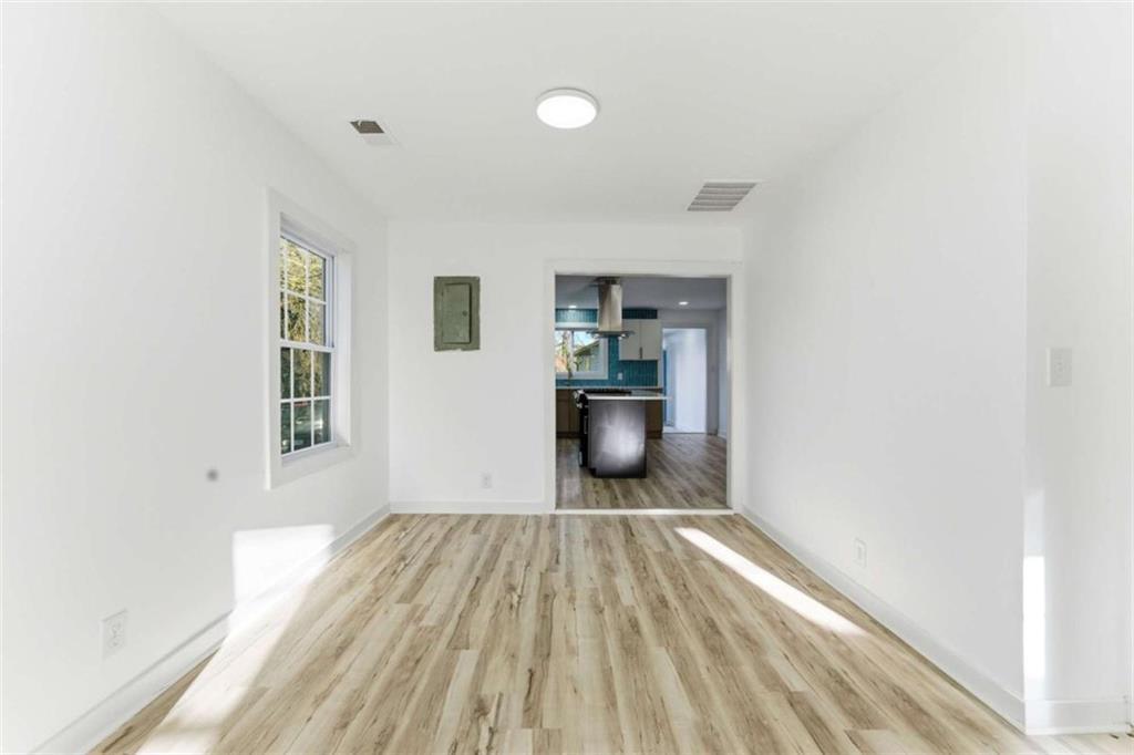 2103 ARLINGTON Circle