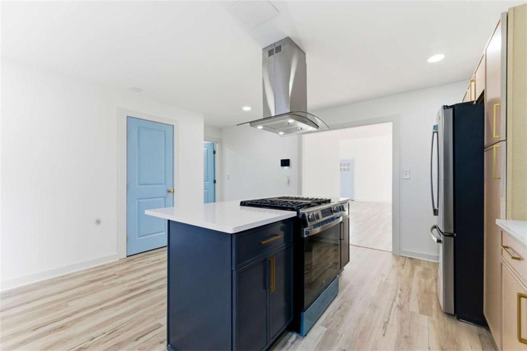 2103 ARLINGTON Circle