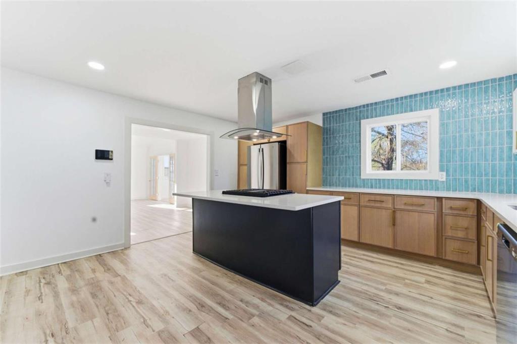 2103 ARLINGTON Circle