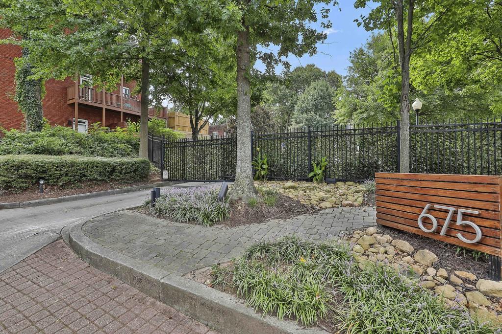 675 Greenwood Avenue NE 122