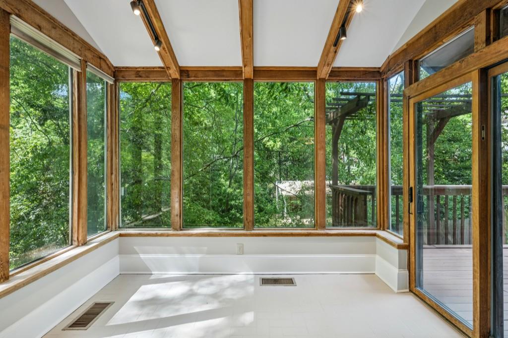 952 Edgewood Avenue NE