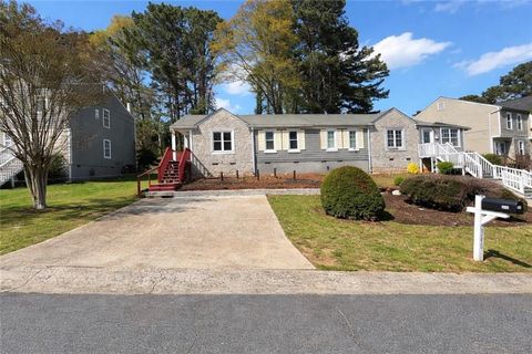 Photo of 340 Red Oak Run SW, Marietta, GA 30008 (MLS # 7744059)