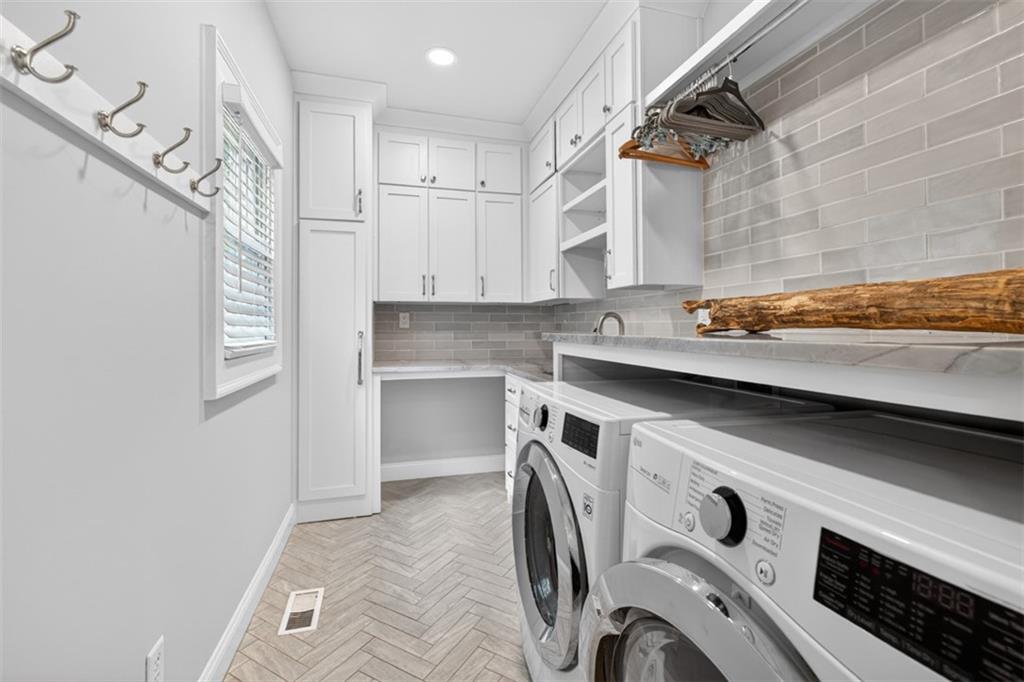 Gainesville, Georgia, 30506, United States, 5 Bedrooms Bedrooms, ,5 BathroomsBathrooms,Residential,Active,2044609