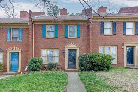 Townhouse For Sale - 207 Braxton Place<br/> Tucker, GA 30084