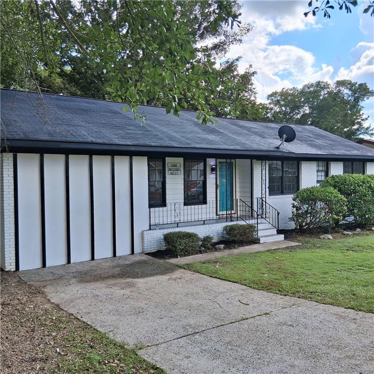 Recently renovated and ready for its new owner! This inviting 4 sided brick home offers modern updates, fresh finishes, and a comfortable layout perfect for everyday living. Conveniently located near schools, shopping, and major routes, with a spacious fenced in yard ideal for relaxing or entertaining, great for furry babies.
Come be part of this wonderful close-knit neighborhood. A great opportunity in a prime Macon location!