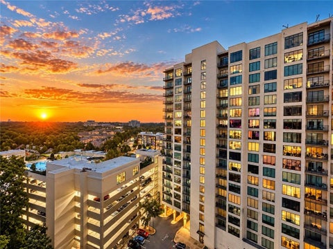Condo For Sale - 3481 Lakeside Drive #1702<br/> Atlanta, GA 30326