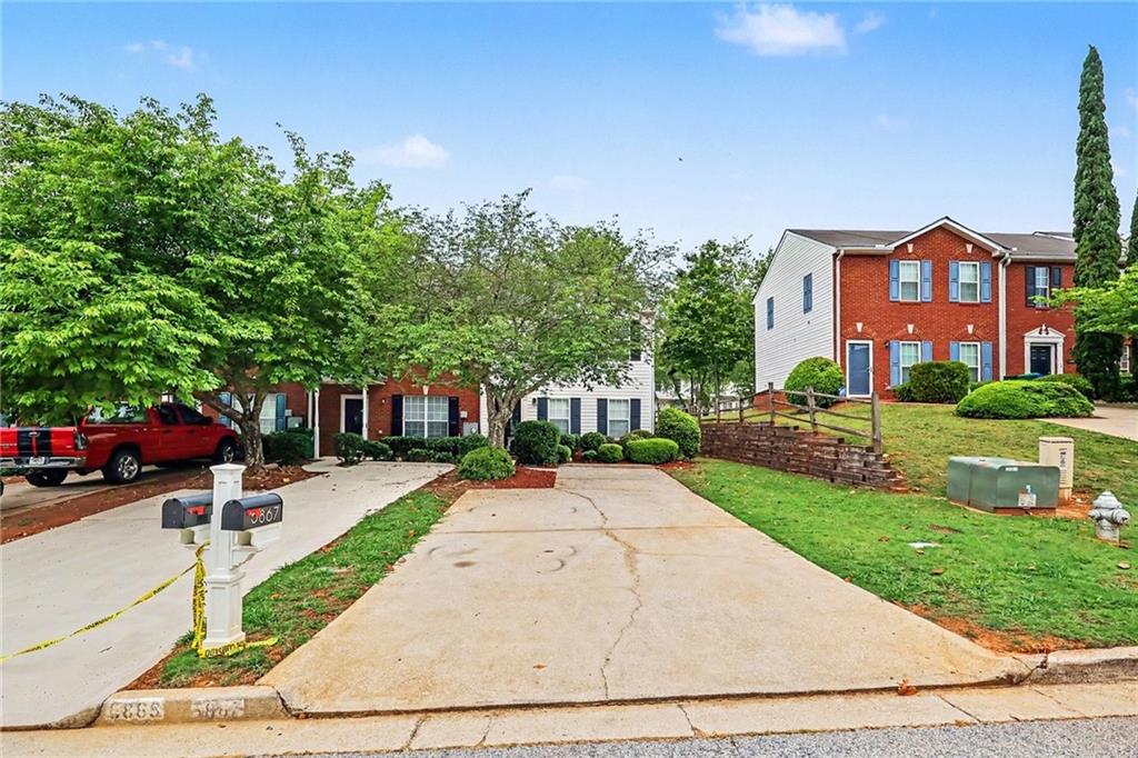 5867 Strathmoor Manor Circle