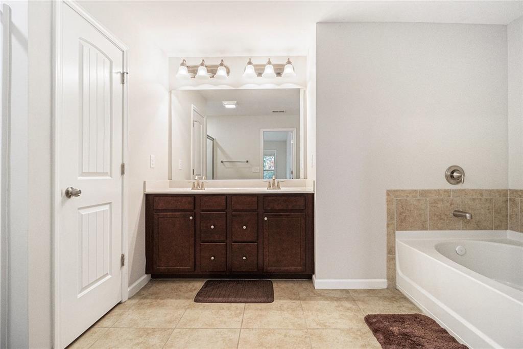 BRIDGEHAMPTON - Residential