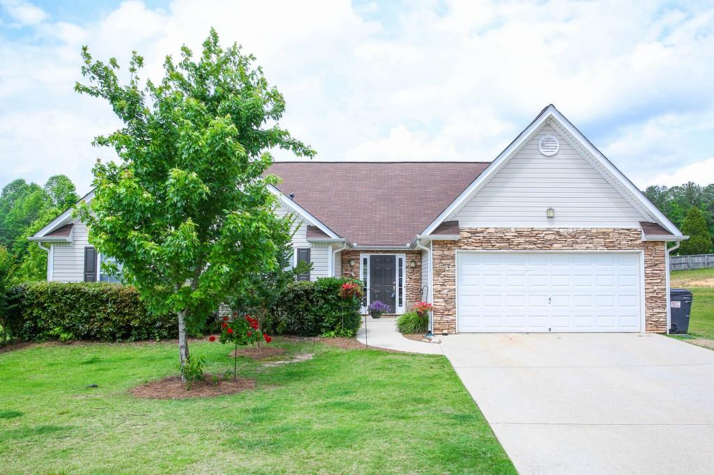 SUPER clean, wonderfully appointed ranch home in a cul-de-sac in sought after Burnt Hickory school district!  This is the perfect family home or empty nester home alike!  Open ranch floor plan, great for entertaining! It boasts a large kitchen w/ a view to the dining area & to the family room.  Breakfast area overlooks huge, flat, private back yard!  The back yard is fenced & ready for your children, your family cook outs or your furry family members!  The amount of space in this home is remarkable! It is a very well thought floorplan with SO many upgrades! Call today!