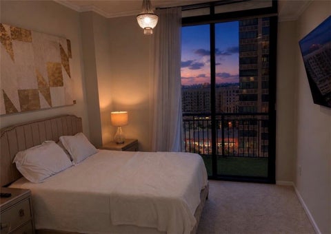 Condo For Sale - 3040 Peachtree Road #1513<br/> Atlanta, GA 30305