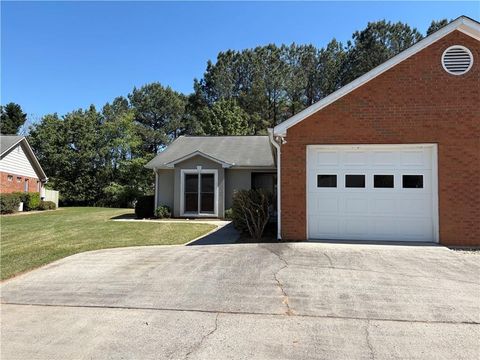 Townhouse For Sale - 300 Wilbanks Drive<br/> Fayetteville, GA 30215
