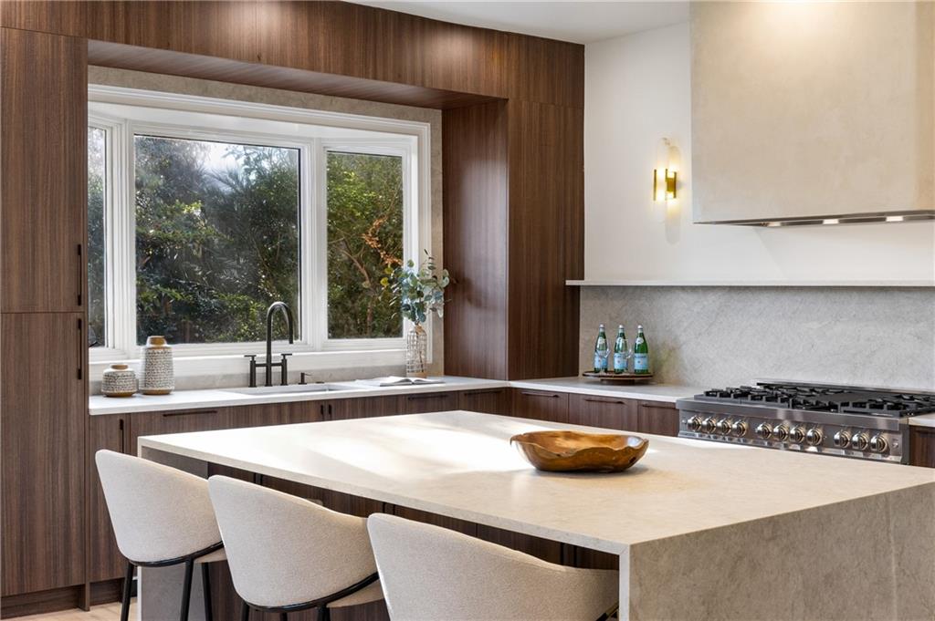 873 Monroe Circle NE