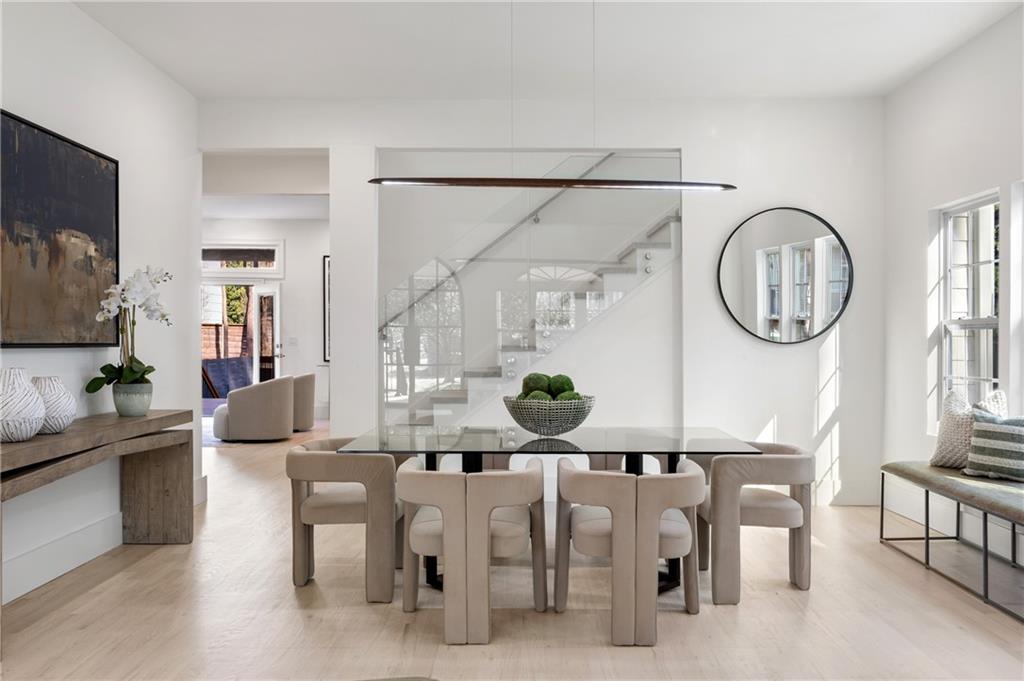 873 Monroe Circle NE