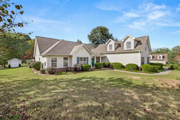 123 BERRY HILL LN, HOSCHTON, GA 30548 - Image 52f02f4701e0cc2b73117fcb5acfcdb3/3286700829