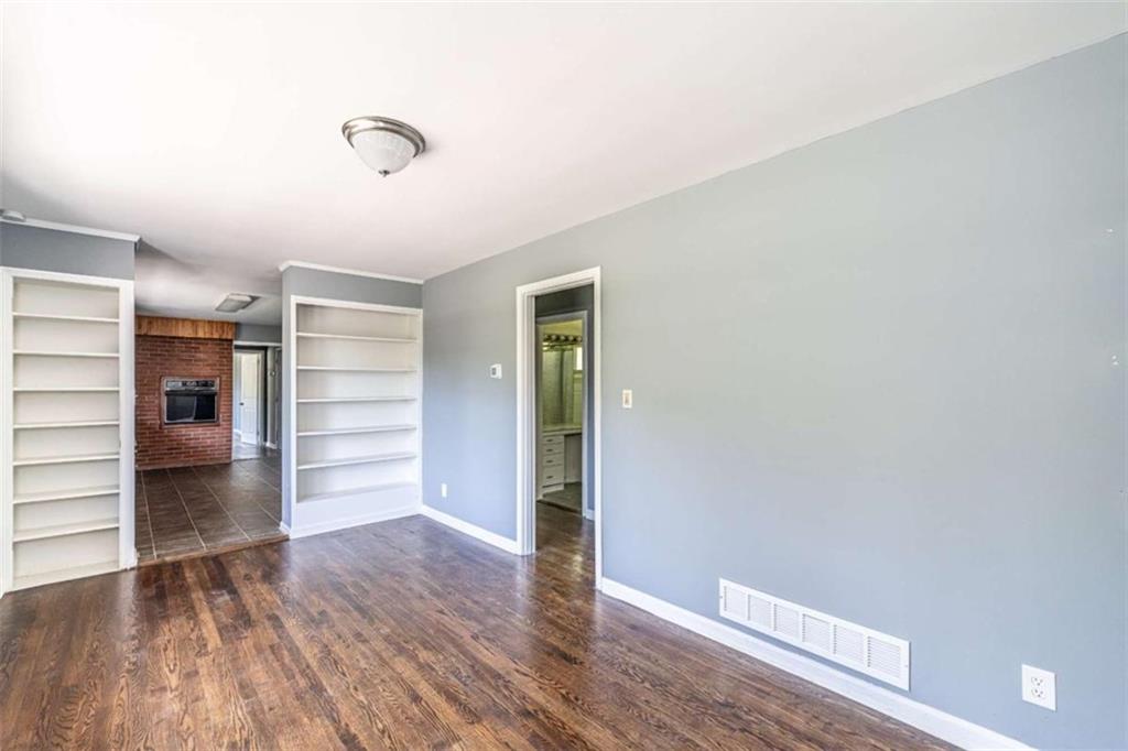 33 Lady Marian Drive