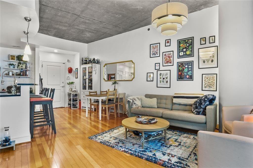 44 Peachtree Place 1225