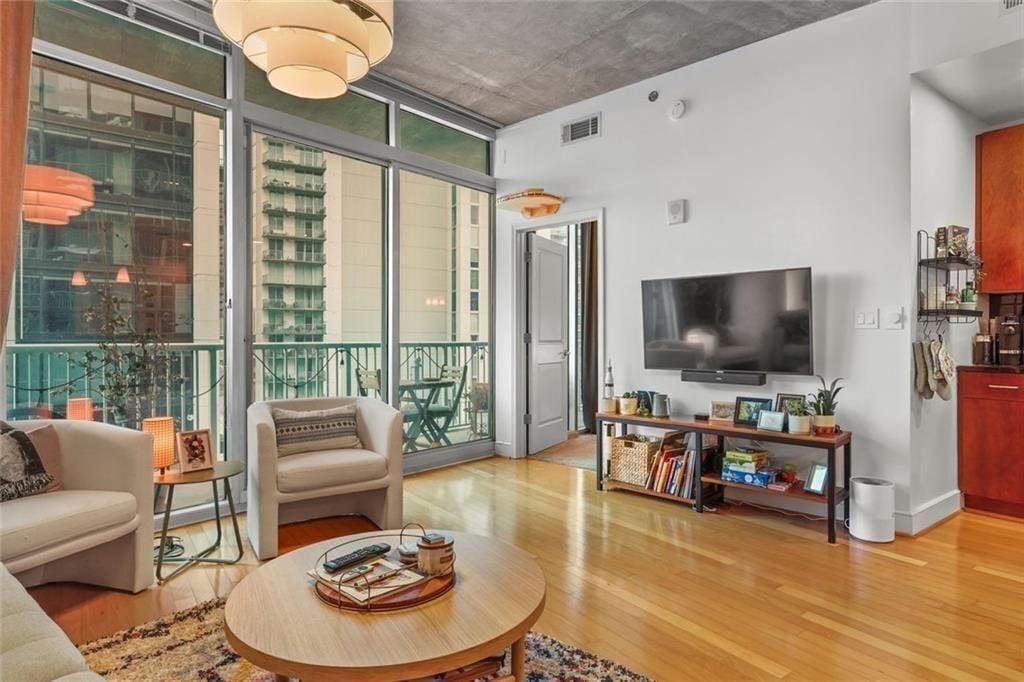 44 Peachtree Place 1225