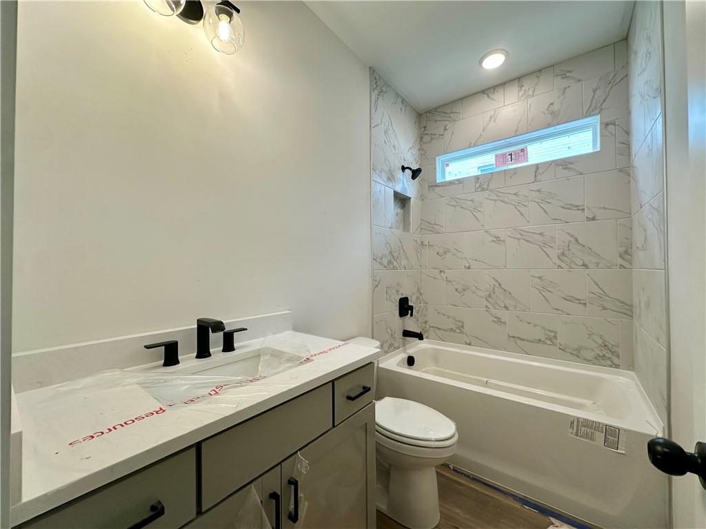 7020 Manchester Drive, Flowery Branch, Georgia image 12