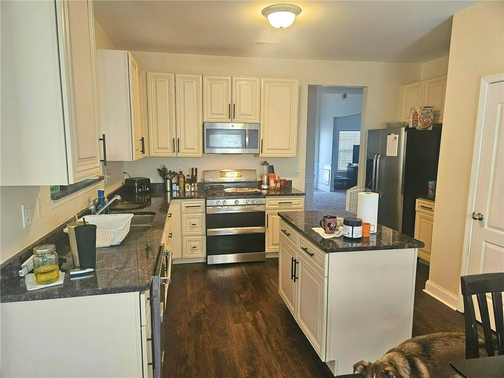 4925 Locherby Drive, Fairburn, Georgia image 6
