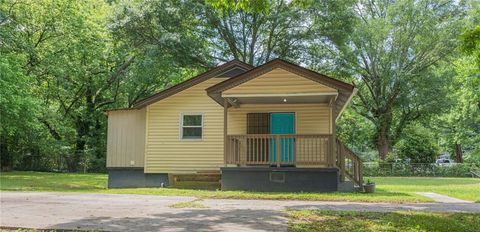 Photo of 525 Baker Circle NW, Atlanta, GA 30318 (MLS # 7716767)