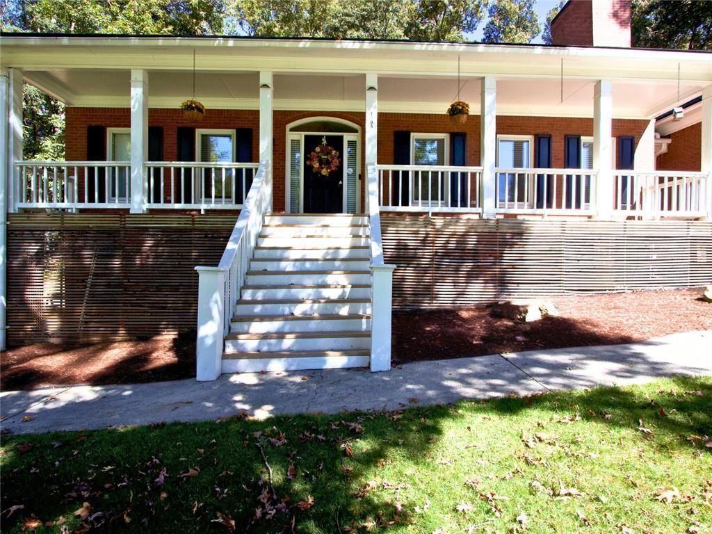 1305 Fontainebleau Court NE